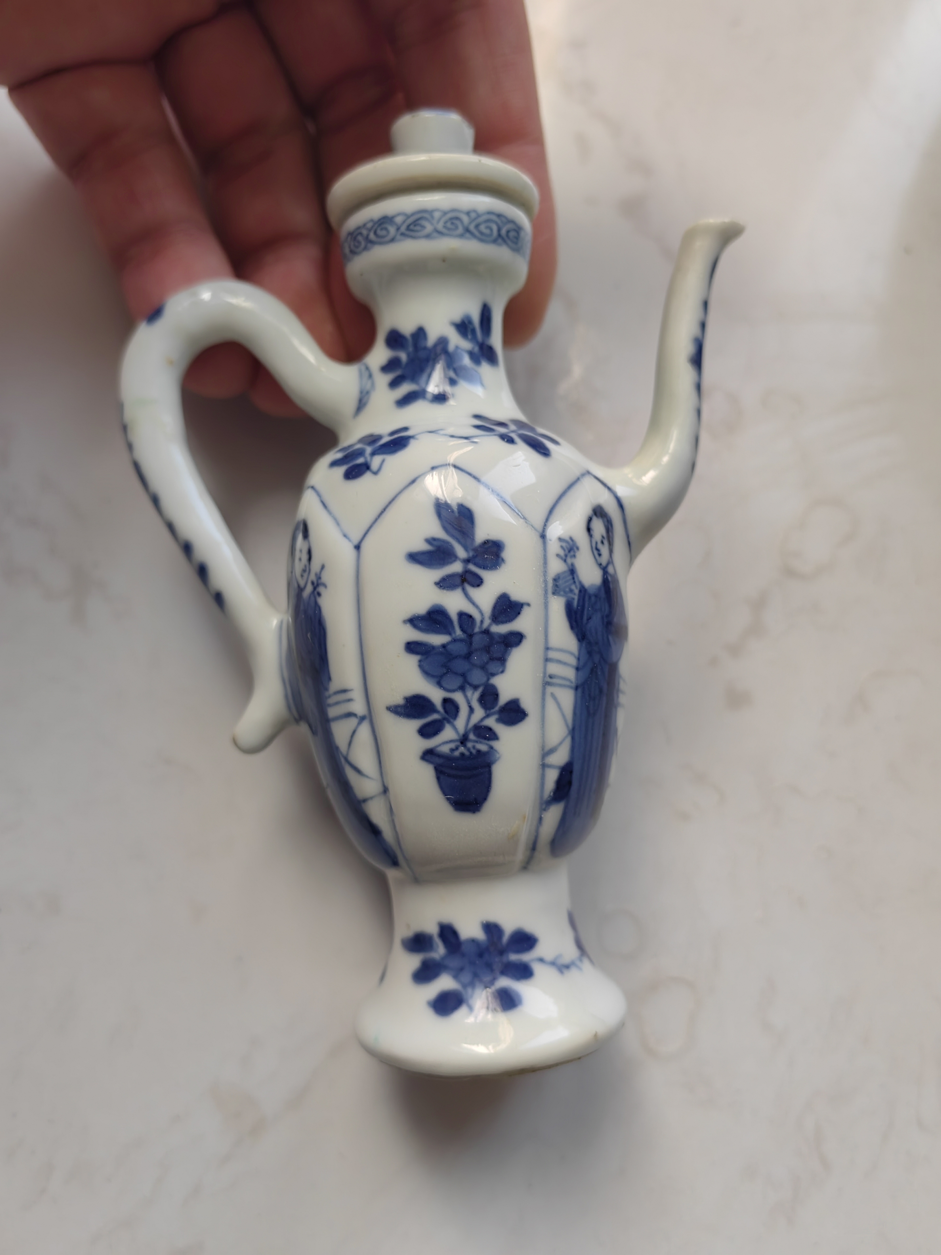域鉴古玩】青花仕女花卉纹执壶鉴定结果_青花仕女花卉纹执壶真假鉴别