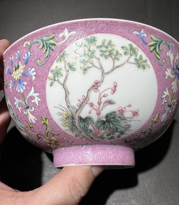 古玩陶瓷清道光 官窯內青花外粉地軋道洋彩折枝花卉開光丹桂飄香圖碗拍賣,當前價格620000元