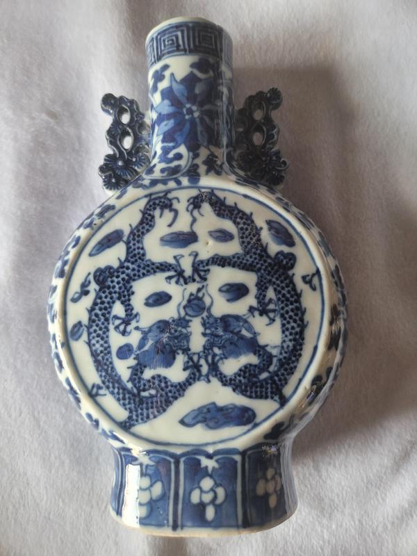 古玩陶瓷青花雙龍戲珠紋抱月瓶拍賣,當(dāng)前價(jià)格8800元