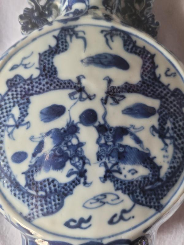 古玩陶瓷青花雙龍戲珠紋抱月瓶拍賣,當(dāng)前價(jià)格8800元