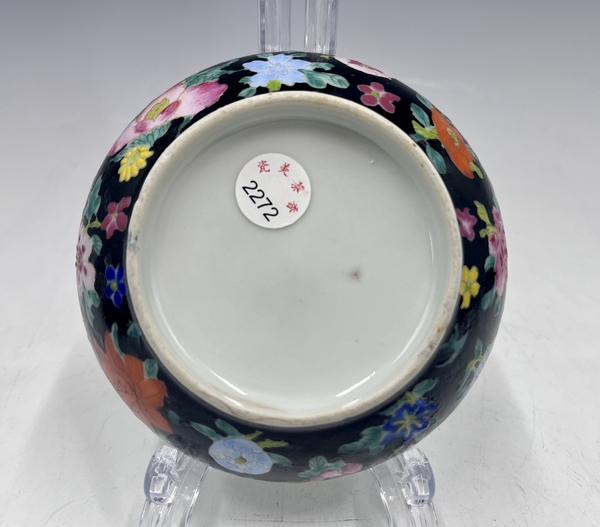 古玩陶瓷墨地百花粉彩捧盒拍賣,當前價格1800元