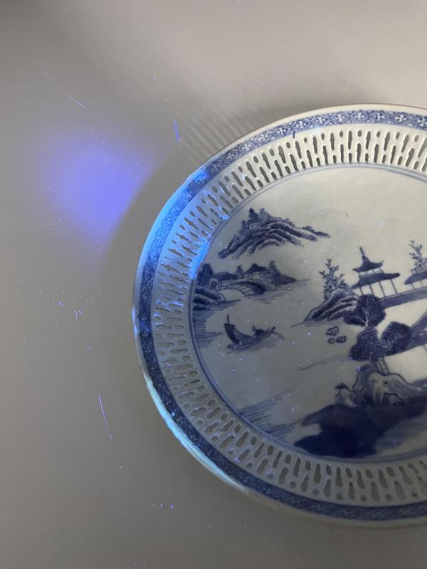 古玩陶瓷清乾隆?青花山水樓閣婁空盤(pán)拍賣，當(dāng)前價(jià)格2200元