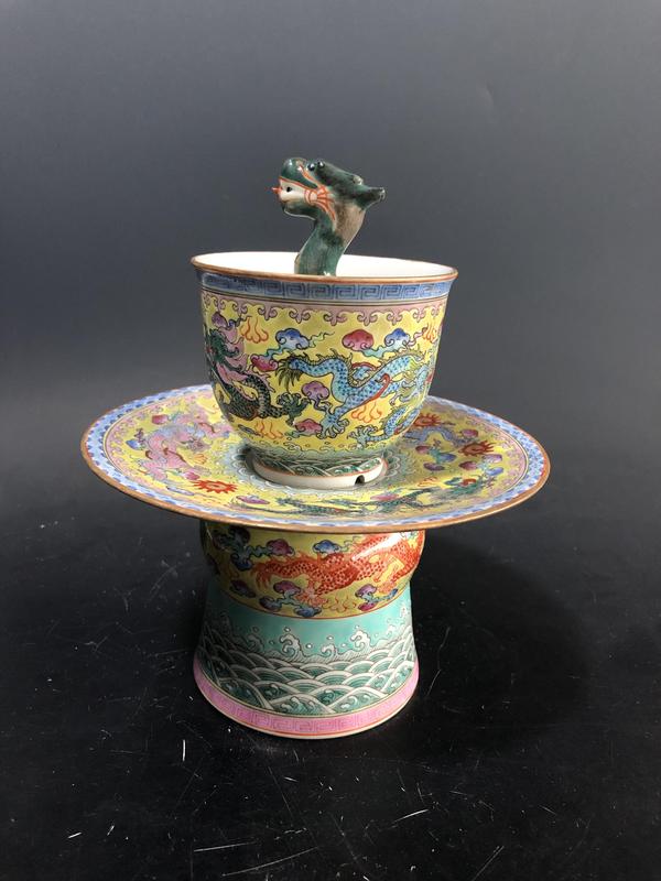古玩陶瓷創(chuàng)匯精品黃地粉彩云龍紋公道杯拍賣(mài),當(dāng)前價(jià)格5800元
