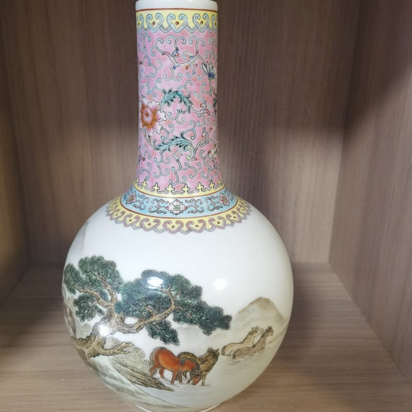 古玩轉賣上世紀80年代手繪粉彩天球瓶拍賣，當前價格0元
