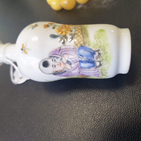 古玩陶瓷粉彩人物故事紋瓶拍賣，當前價格2000元