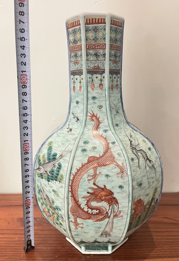 古玩陶瓷五彩開光龍紋八方天球瓶拍賣,當前價格38000元