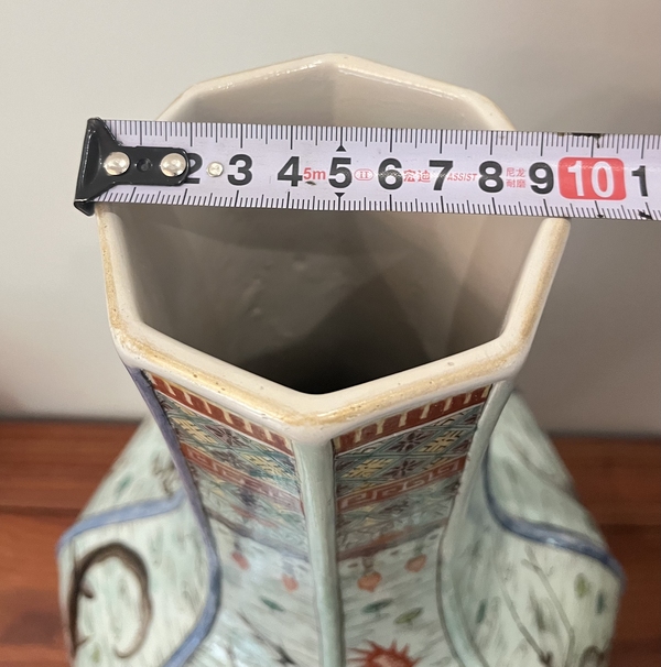 古玩陶瓷五彩開光龍紋八方天球瓶拍賣,當前價格38000元