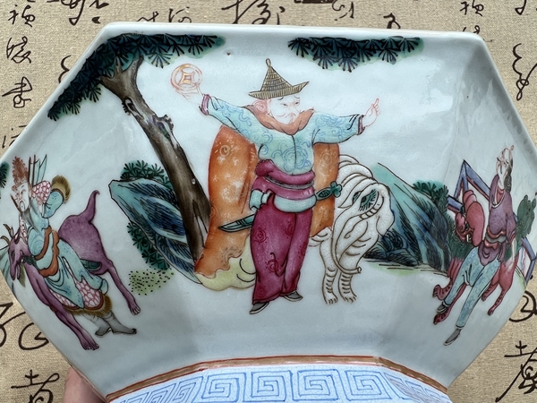 古玩陶瓷清同治粉彩八蠻進寶故事圖貢碗拍賣,當前價格8200元