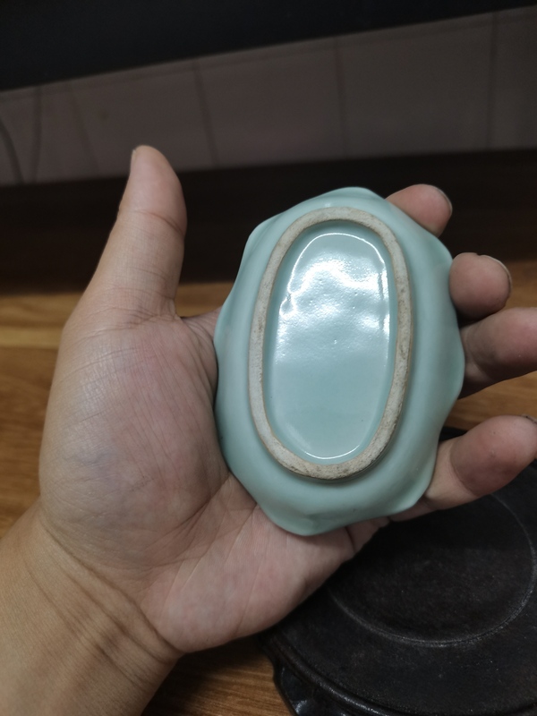 古玩陶瓷晚清民國冬青釉葵口洗拍賣,當前價格0元