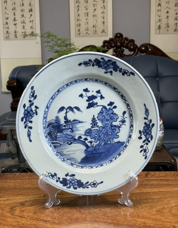 古玩轉(zhuǎn)賣【平臺實(shí)物保真】清乾隆青花通景山水紋盤拍賣,當(dāng)前價格0元