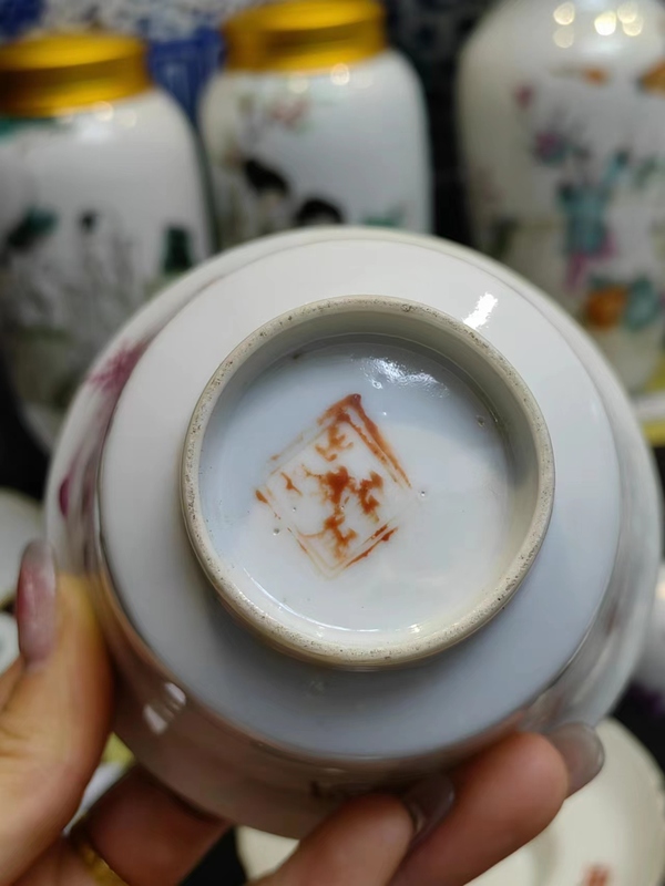 古玩陶瓷全品民國胭脂紅彩山水人物三才蓋碗拍賣,當前價格1700元