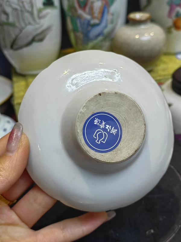 古玩陶瓷全品民國胭脂紅彩山水人物三才蓋碗拍賣,當前價格1700元