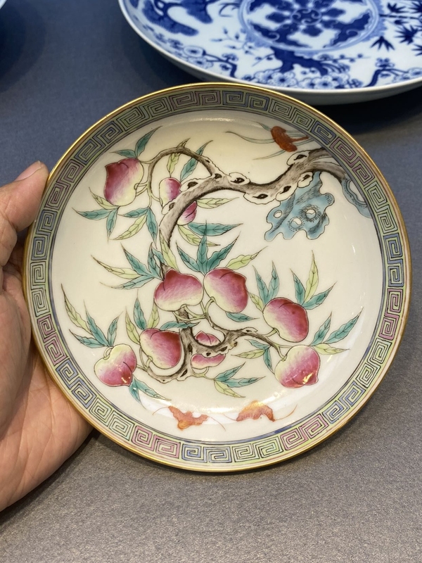 古玩陶瓷粉彩福壽紋盤一對,來源翟建民老師直播間拍賣,當前價格120000元
