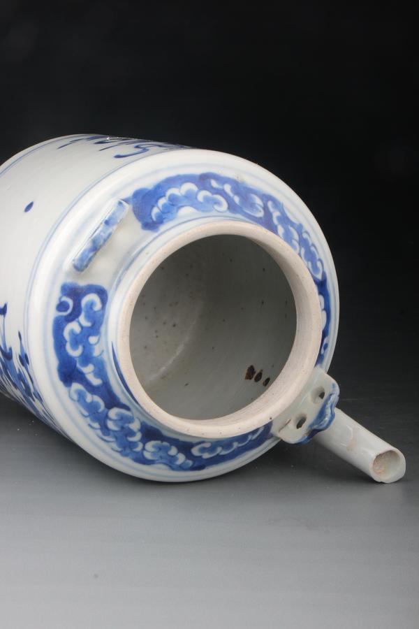 古玩陶瓷【8140】清晚期 青花博古花卉紋提梁壺拍賣,當前價格2280元