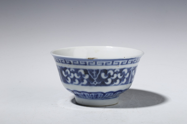 古玩嚴(yán)選清中晚·青花花卉紋碗拍賣(mài)，當(dāng)前價(jià)格26480元