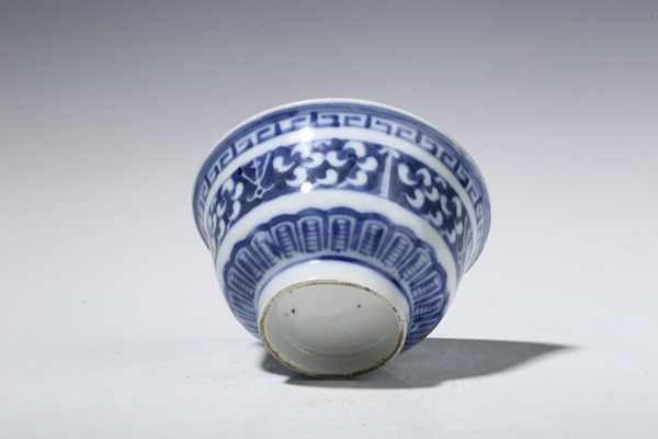 古玩陶瓷清中晚·青花花卉紋碗拍賣，當(dāng)前價格1200元