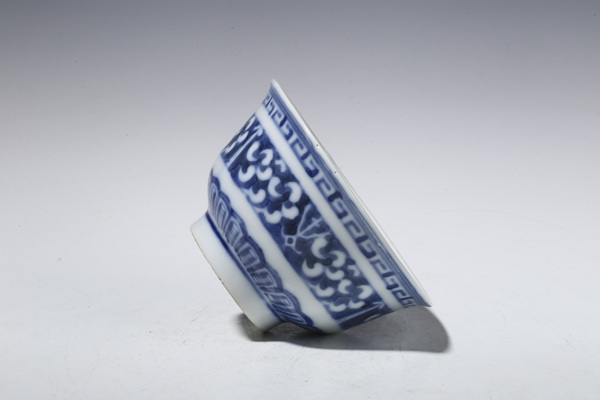 古玩陶瓷清中晚·青花花卉紋碗拍賣，當(dāng)前價格1200元