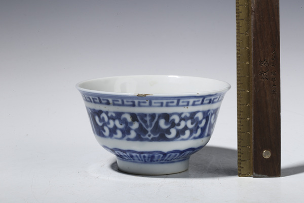 古玩陶瓷清中晚·青花花卉紋碗拍賣，當(dāng)前價格1200元