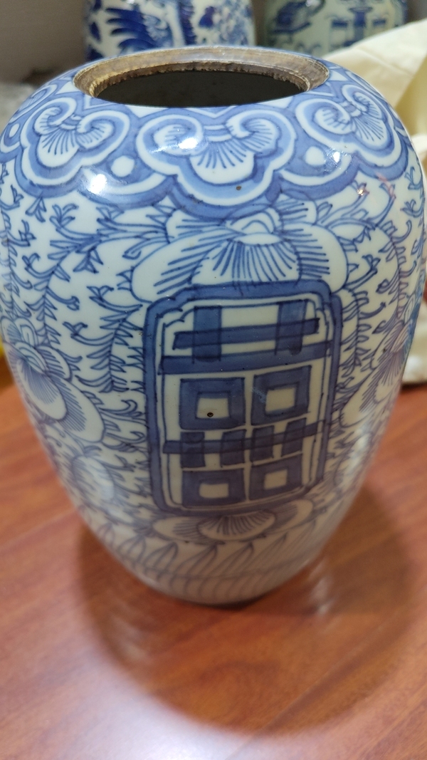 古玩轉賣青花纏枝花卉雙喜罐拍賣，當前價格66元