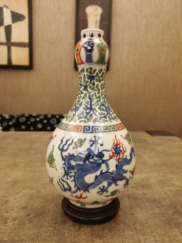 古玩陶瓷清晚期青花五彩龍紋蒜頭瓶拍賣,當前價格16000元