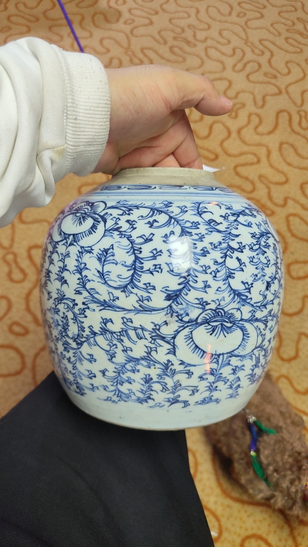 古玩轉賣青花纏枝花卉紋罐拍賣，當前價格66元