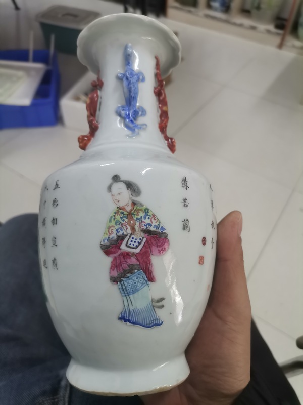 古玩陶瓷同治粉彩無雙譜龍紋瓶拍賣，當前價格8800元