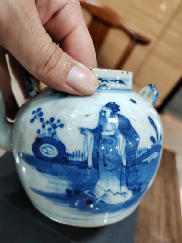 古玩陶瓷清中期青花人物指日高升紋提梁壺拍賣(mài),當(dāng)前價(jià)格1800元