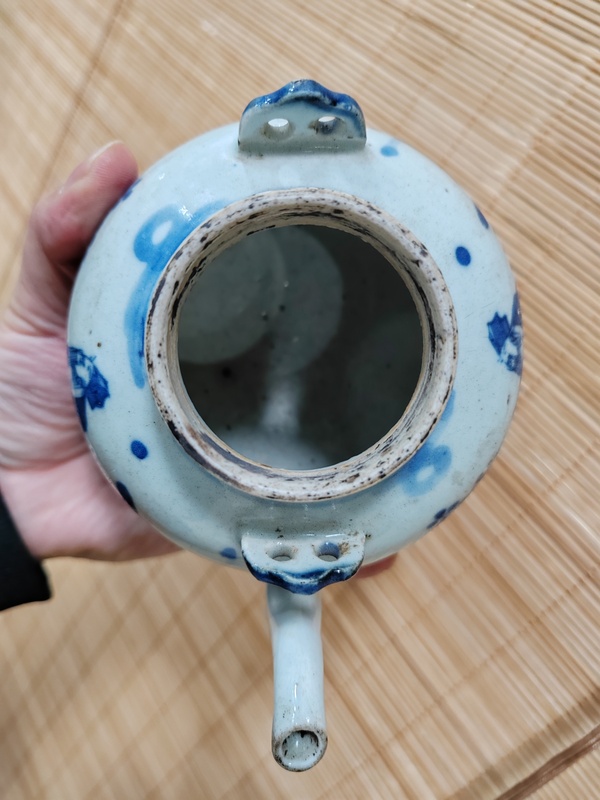 古玩陶瓷清中期青花人物指日高升紋提梁壺拍賣(mài),當(dāng)前價(jià)格1800元