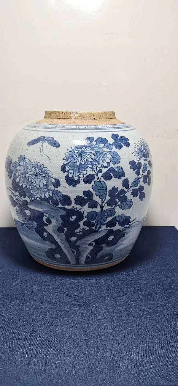 古玩陶瓷青花花蝶紋蓋罐拍賣,當前價格1000元