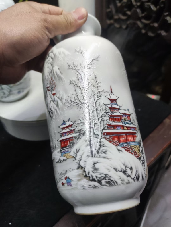 古玩陶瓷雪景圖撇口瓶一對拍賣，當前價格488元