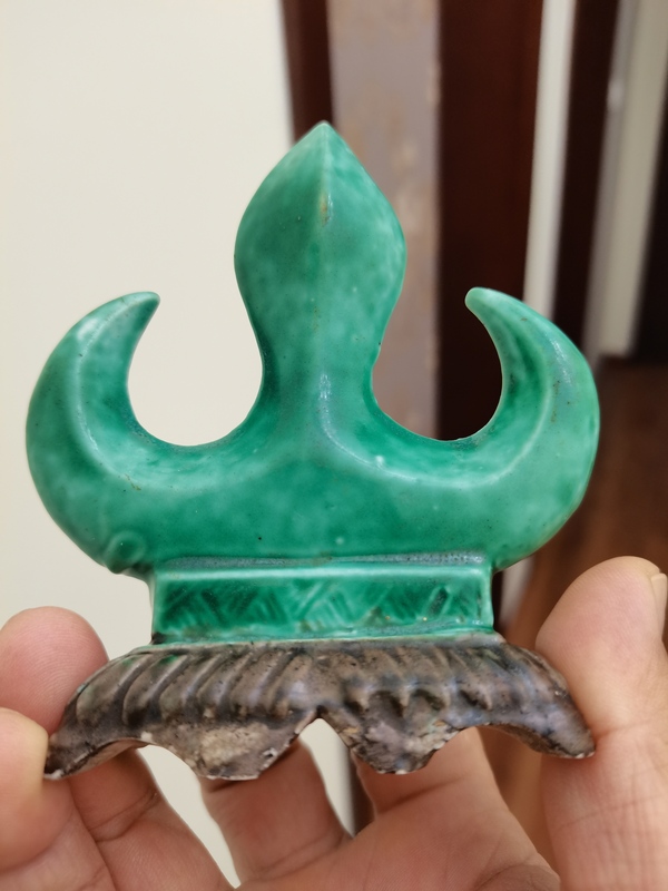 古玩轉賣綠釉山字型筆架拍賣,當前價格0元