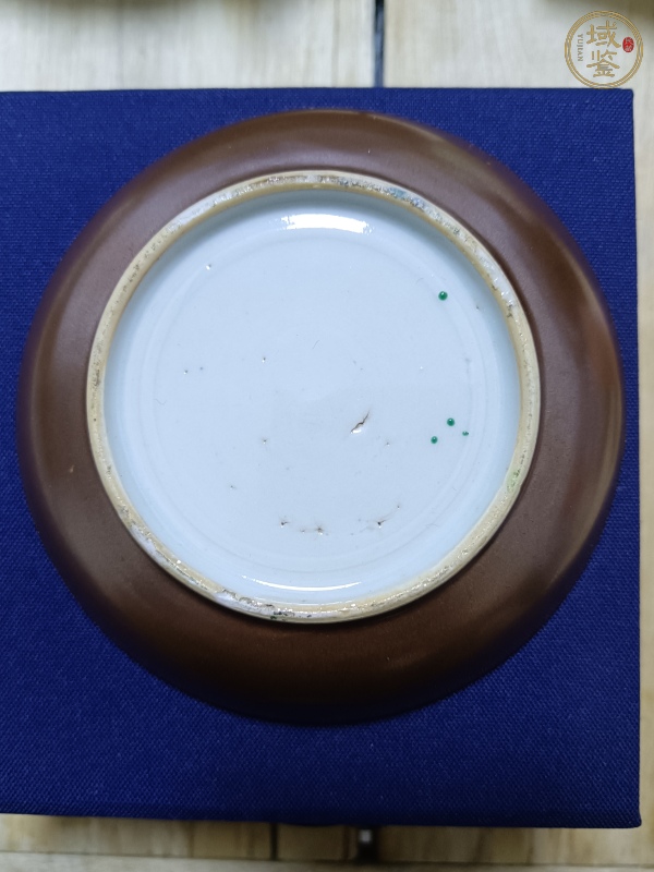 古玩陶瓷外紫金釉内粉彩盘真品鉴赏图