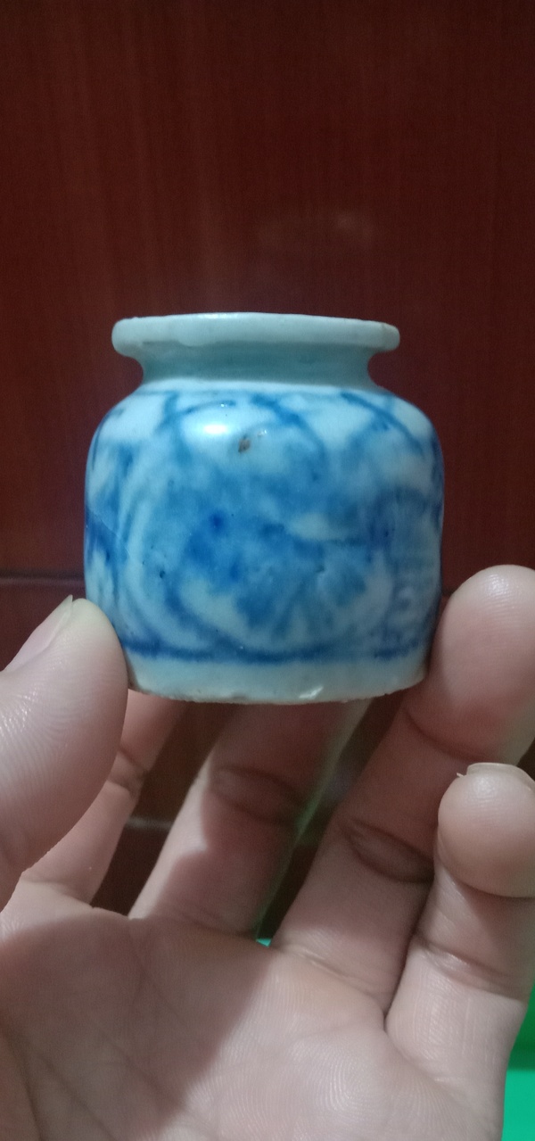 古玩陶瓷清中期.淡描青花花卉紋水盂及海棠小盤430拍賣,當前價格430元