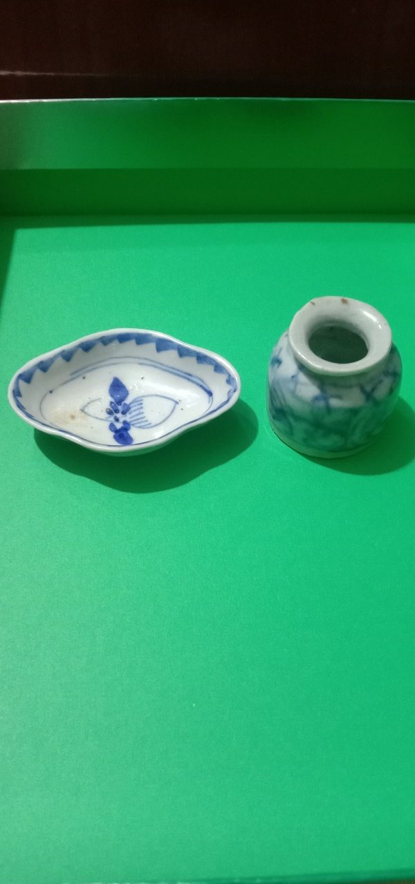 古玩陶瓷清中期.淡描青花花卉紋水盂及海棠小盤430拍賣,當前價格430元
