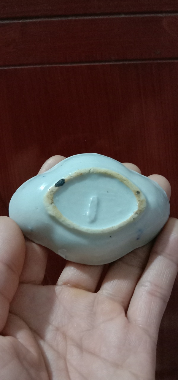 古玩陶瓷清中期.淡描青花花卉紋水盂及海棠小盤430拍賣,當前價格430元