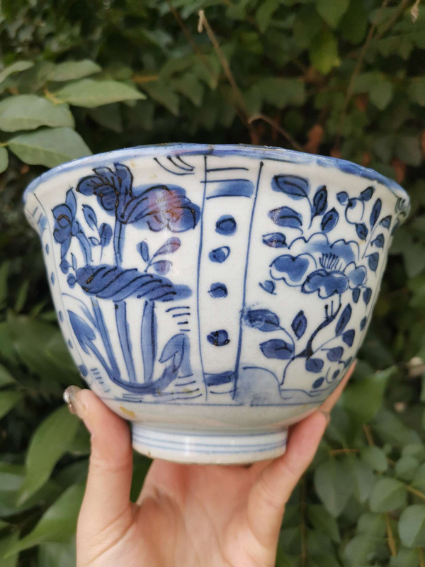 古玩陶瓷【7496】明萬歷 青花開窗花鳥紋克拉克樣式花口碗拍賣,當前價格6000元