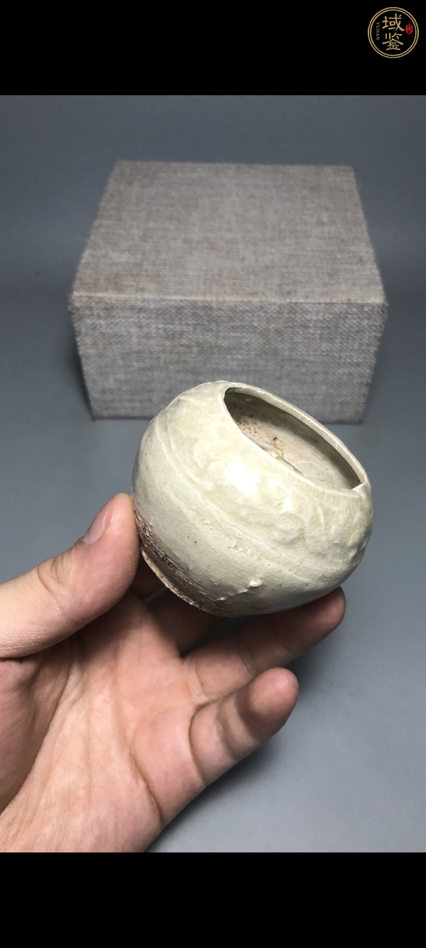 古玩陶瓷元代·青白釉模印花卉紋水盂真品鑒賞圖