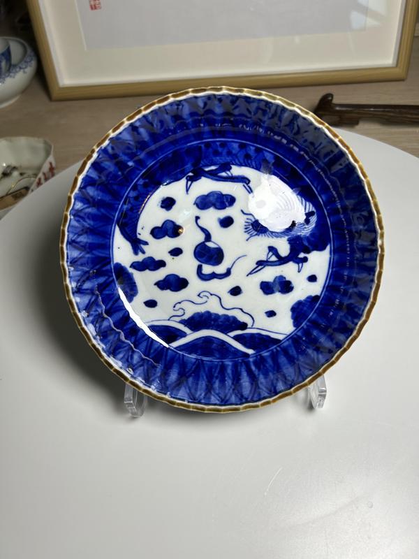 古玩陶瓷清晚期 青花云龍三現(xiàn)花口大盤拍賣,當(dāng)前價(jià)格290元