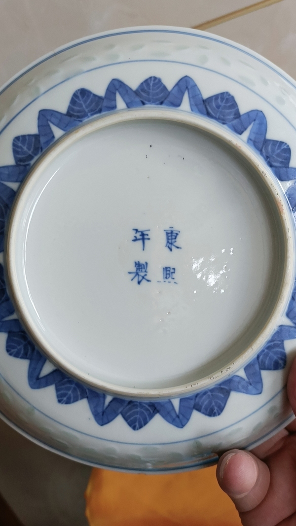 古玩转卖晚清康熙年制款青花玲珑瓷龙纹赏盘拍卖，当前价格138元
