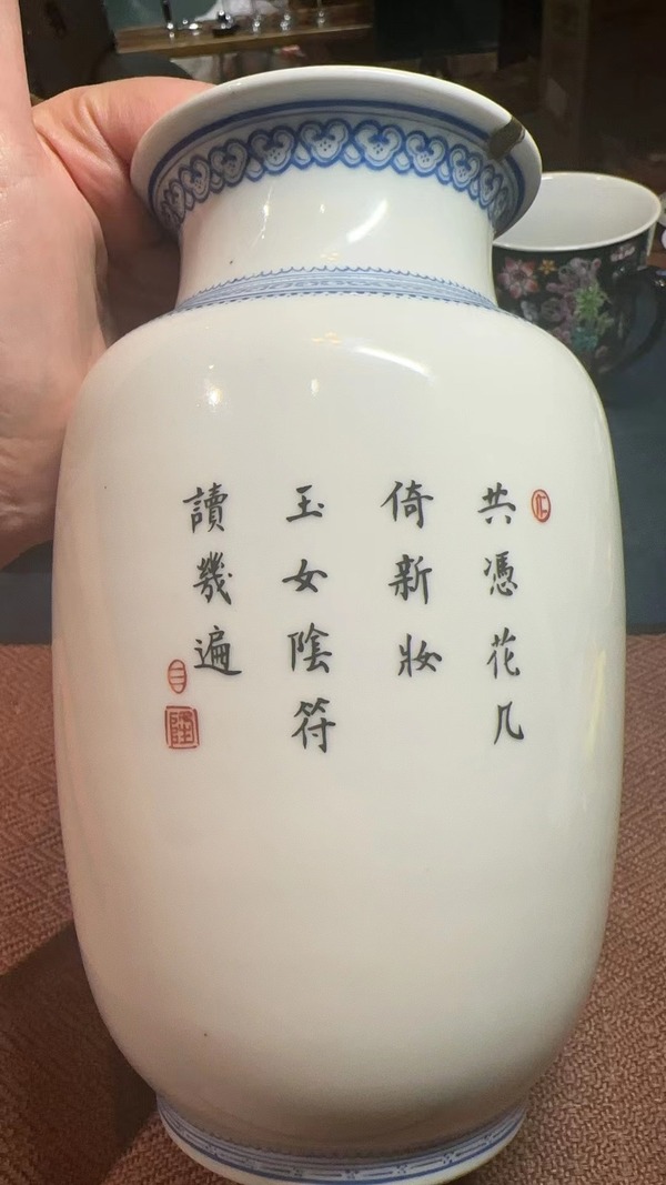 古玩陶瓷解放初期粉彩仕女故事圖燈籠瓶拍賣,當(dāng)前價格2800元