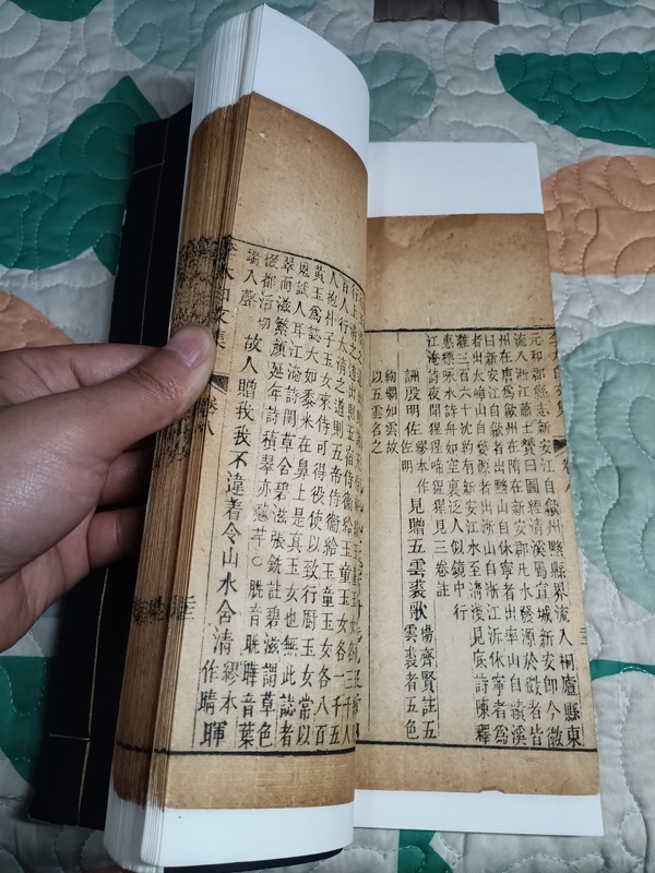 古玩雜項(xiàng)（隨單贈(zèng)送禮品）清末李太白文集兩卷拍賣，當(dāng)前價(jià)格1600元