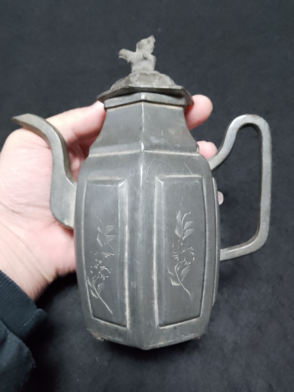 古玩雜項(xiàng)晚清民國(guó)六楞錫酒壺拍賣(mài),當(dāng)前價(jià)格500元