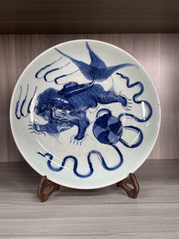 古玩陶瓷清早期 青花獅子滾繡球圖大盤拍賣,當(dāng)前價(jià)格3800元