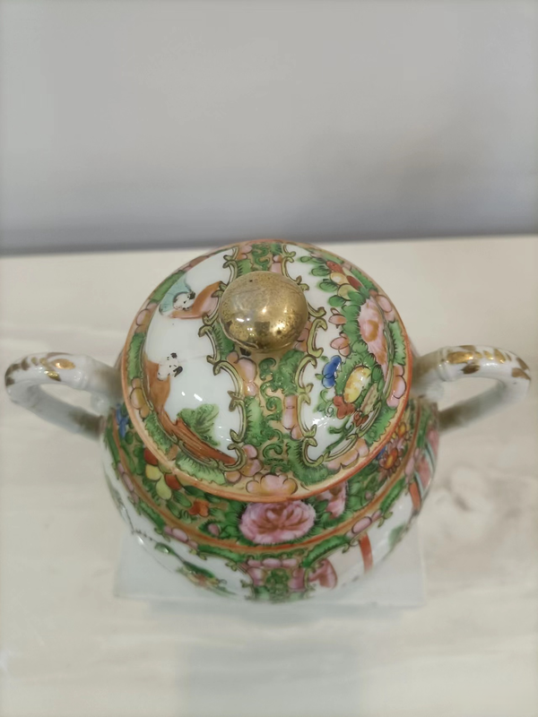 古玩陶瓷廣彩描金人物故事紋雙耳蓋罐拍賣,當(dāng)前價格999元