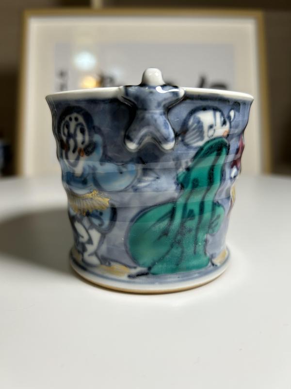 古玩陶瓷日本名家昭和青花加彩人物紋貼塑童子杯拍賣(mài),當(dāng)前價(jià)格580元