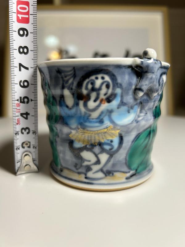 古玩陶瓷日本名家昭和青花加彩人物紋貼塑童子杯拍賣(mài),當(dāng)前價(jià)格580元