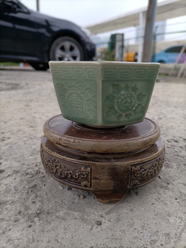 古玩陶瓷龍泉瓷長青釉印花杯拍賣,當(dāng)前價格260元