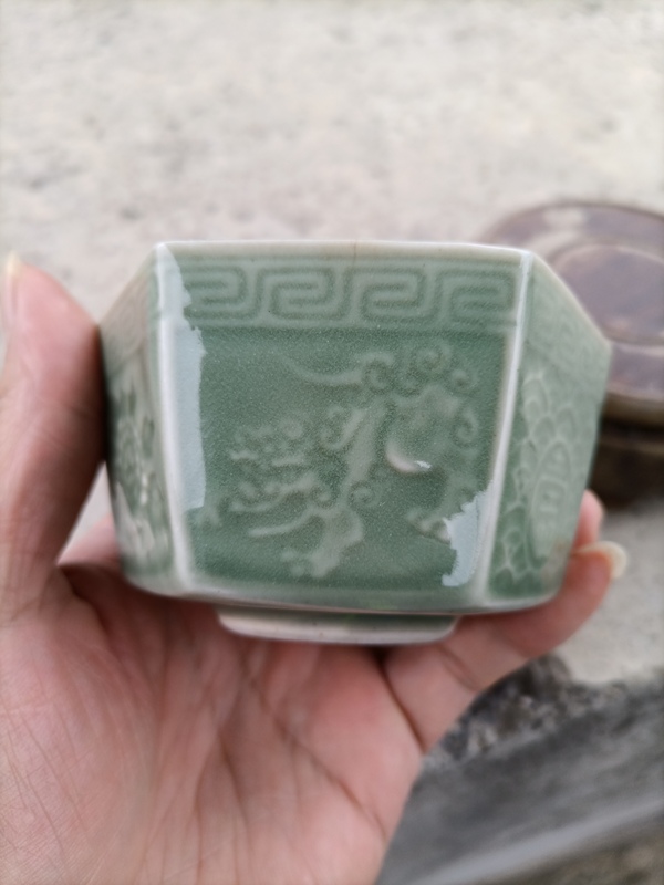 古玩陶瓷龍泉瓷長青釉印花杯拍賣,當(dāng)前價格260元