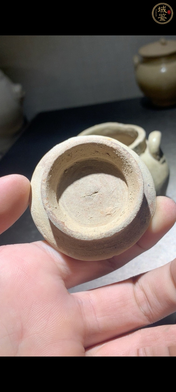 古玩陶瓷唐代·青釉雙系瓜棱蓋罐真品鑒賞圖