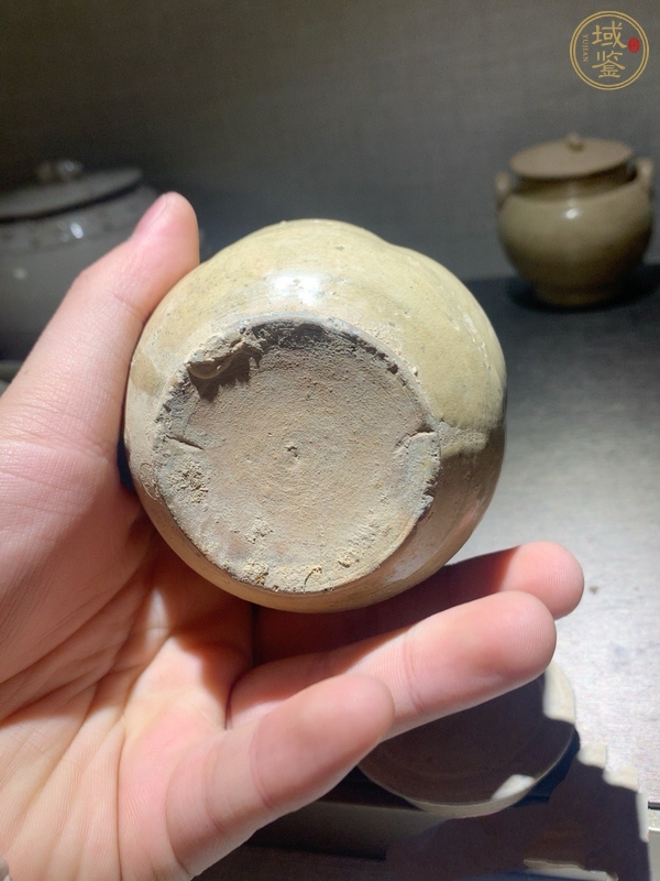 古玩陶瓷唐代·青釉雙系瓜棱蓋罐真品鑒賞圖